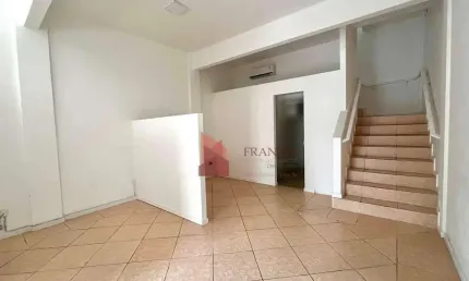 Sala comercial com 4 salas para alugar na Rua Uruguai, 100, Centro, Itajaí