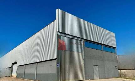 LOCAÇÃO: Galpão COMERCIAL  com excelente localização no bairro ITAIPAVA.