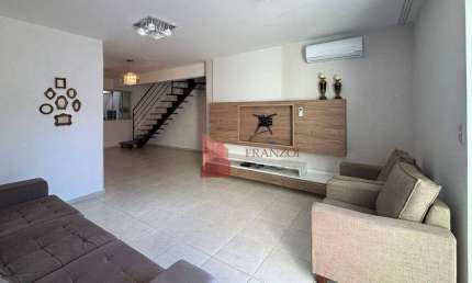 LOCAÇÃO: sobrado triplex semiMOBILIADO no bairro Fazenda, Itajaí/SC