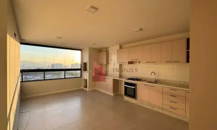LOCAÇÃO: apartamento semiMOBILIADO com 2 dormitórios no bairro São João - Itajaí