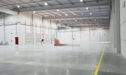 ALUGUEL: Armazém  2.800 m² Conominio Fechado em ITAJAÍ.