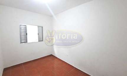 Casa com 2 quartos para alugar no Jardim Ruyce, Diadema 