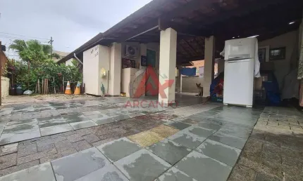 Casa a venda  2 quartos, 2 banheiros social, cozinha, área externa arborizada