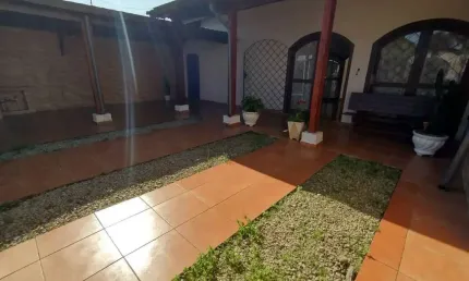 CASA À VENDA COM 04 SUÍTES NO BAIRRO DO ITAGUÁ EM UBATUBA/SP.