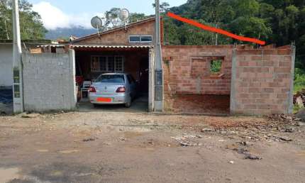 CASA EM CONSTRUÇÃO NO BAIRRO DA FIGUEIRA EM UBATUBA/SP.