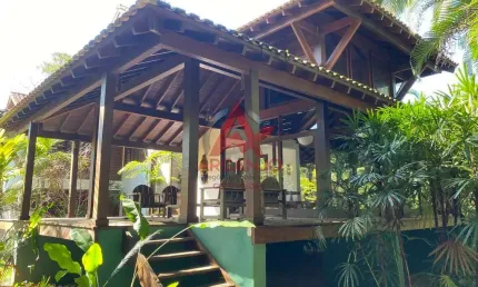 CASA A VENDA NO CONDOMINIO ITAMAMBUCA COM 04 DORMITORIOS A 80 M DO MAR