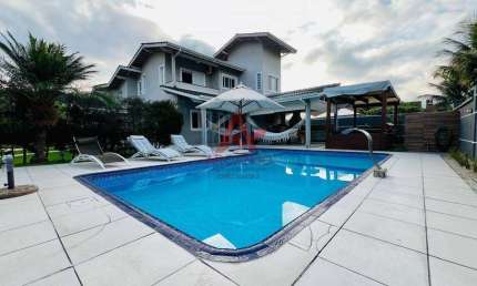 CASA A VENDA EM CONDOMINIO FECHADO COM 03 DORMITORIOS E 561 M² DE TERRENO