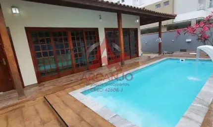 Casa A Venda  mobiliada com 5 dormitórios em Ubatuba-SP