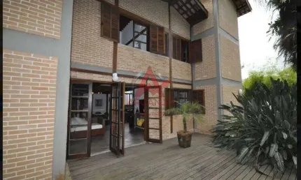 CASA A VENDA EM CONDOMINIO FECHADO NA PRAIA DA LAGOINHA COM 03 SUITES