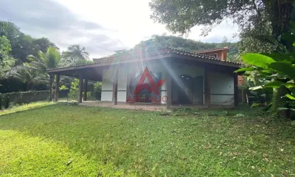 CASA A VENDA EM CONDOMINIO FECHADO NA PRAIA DA LAGOINHA COM 04 DORMITORIOS E UM TERRENO TOTAL DE 746M²