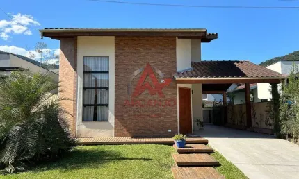 Sobrado a Venda Mobiliada Em Condomínio Fechado - Ubatuba-SP