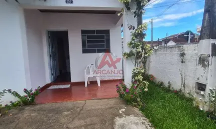 Casa  à venda dois dormitórios , amplo espaço para lazer, no centro de ubatuba