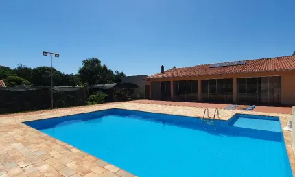 Linda Chácara a venda no Condomínio Amigos Salto da Mata