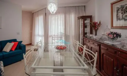 APARTAMENTO À VENDA - EDIFICIO RESIDENCIAL PARANAGUÁ