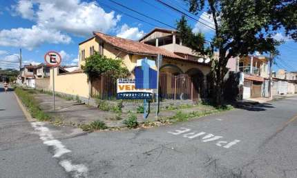 Casa para Venda em Volta Redonda, Volta Grande, 3 dormitórios, 1 suíte, 2 banheiros, 2 vagas
