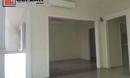 Excelente, conjunto comercial, 4 salas, 2 banh, sem vaga, 130m.