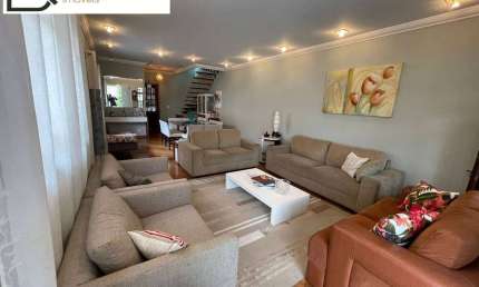 Excelente Casa, 4 Dorm, Sendo 1 Suíte, 5vagas, 286m.