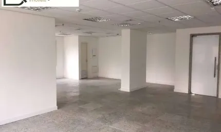 Excelente Conjunto Comercial, 1 Sala de 200m, 4 Banheiros, e 4 Vagas.