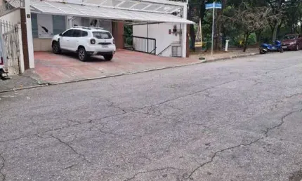 Excelente casa comercial Vila Mariana c/4 salas, 4 vagas, 308m²