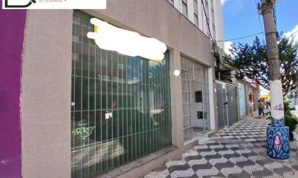 Excelente ponto comercial, de 230m com 2 banheiros, copa e área de serviço.
