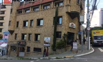 EXCELENTE  PRÉDIO COMERCIAL 6 BANH, SEM VAGA, COM 700m2.