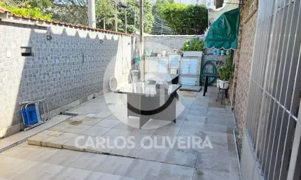 Casa a venda com 3 quartos e terraço bairro duque de caxias rj