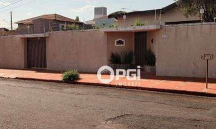 Casa 4 quartos à Venda em Jardinópolis,1 suite, 2 banheiros , 2 salas, copa, cozinha , piscina, churrasqueira , 1 Quarto de Empregados, lavanderia .
