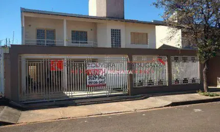 Sobrado com 4 dormitórios à venda, 253 m² por R$ 780.000,00 - Messiânico - Londrina/PR