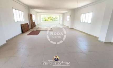 Prédio Comercial para Locação na Ponta da Praia, Santos-SP: 5 Salas, 8 Banheiros, 8 Vagas de Garagem e 1.196m² de Área.