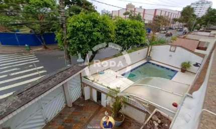 Maravilhoso sobrado localizado a poucos passos da praia da Aparecida, em uma rua tranquila e residencial.Maravilhoso sobrado localizado a poucos passo