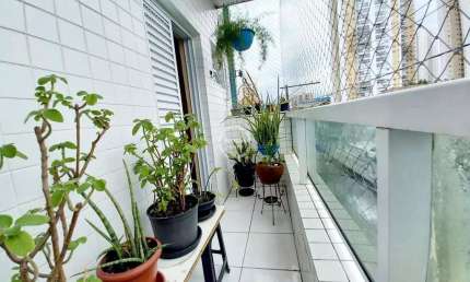 Apartamento à venda em Santos-SP, Ponta da Praia: 2 quartos, 1 suíte, 1 sala, 2 banheiros, 1 vaga, 65m². Imperdível!