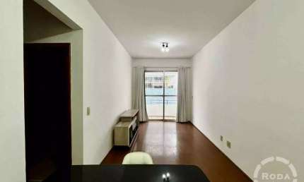 Apartamento para locação na Vila Mathias, Santos-SP: 1 quarto, 1 sala, 1 banheiro, 1 vaga de garagem, 60m² de área.