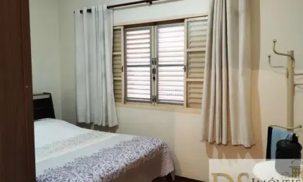 CASA no Centro de ITU, SP   Casa residencial / comercial para Venda no Centro de Itu 3 dormitórios, sala, cozinha, 1 banheiro e lavanderia.  Área cons