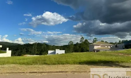 LOTE COM 700 M² NO CONDOMINIO CAMPOS DE SANTO ANTONIO II