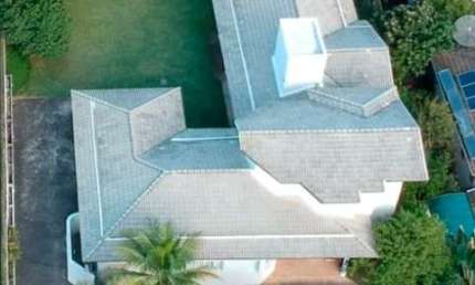 Linda Casa à venda em Itu-SP, Chácara Flora: 3 quartos, 3 suítes, 3 salas, 2 lavabos, 3 vagas de garagem, 290m². Venha conferir!