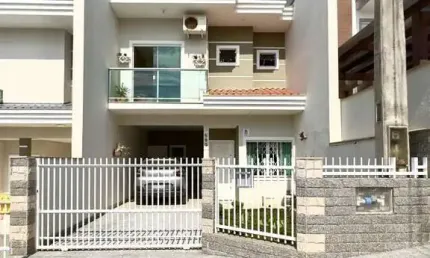 Sobrado Geminado para Venda em Joinville, Petrópolis, 3 dormitórios, 1 suíte, 3 banheiros, 1 vaga
