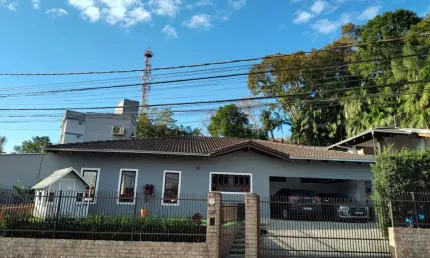 Casa para Venda em Joinville, Saguaçu, 4 dormitórios, 2 suítes, 5 banheiros, 4 vagas