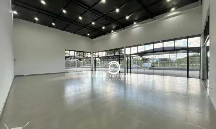 Ponto comercial amplo com estrutura completa para o seu negócio
