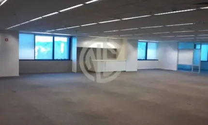 Sala comercial para alugar na Avenida Eusébio Matoso, Pinheiros, São Paulo