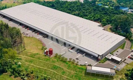 Alugue agora mesmo este amplo pavilhão logístico com 3137