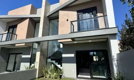 Duplex de alto padrão com piscina no centro de Imbé!
