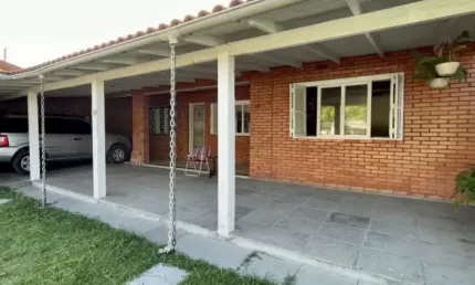 C206 Ótima residência em laje de concreto  em Mariluz/Imbé