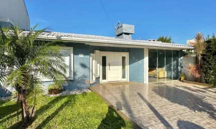 C1022 Casa  à venda apenas 2 quadras do mar em Atlântida Sul