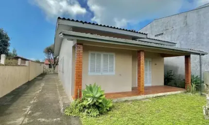 C153 Casa com 4 dormitórios  próximo ao mar em Mariluz/Imbé