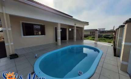 C301 Bela residência com piscina em região de moradores /Imbé