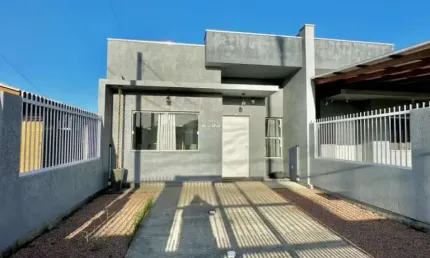 G14 linda geminada no centro de mariluz, próximo ao mar!
