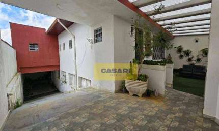 Casa à Venda na Vila Assunção – Santo André, SP – 4 Dormitórios, 4 Vagas e Excelente Localização!