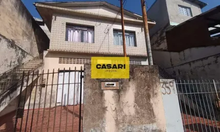 Oportunidade para Investidores: Terreno com 2 Sobrados, Edícula e Vagas