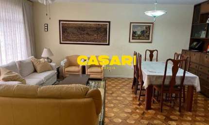 Oportunidade no Jardim Bela Vista – Sobrado com Suíte, 2 Vagas e a 1km do Shopping ABC!