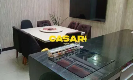 Casa à venda com 2 dormitórios, móveis planejados, energia solar e ampla garagem – Rua Giusseppe Uliani, condomínio fechado em região valorizada